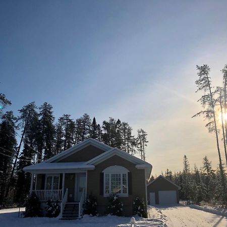 Le Chalet De Claude, Au Pied Des Monts-Valin Saint-David-de-Falardeau Kültér fotó